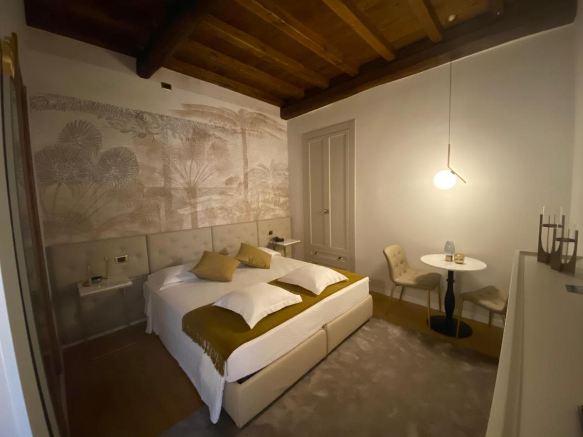 Condotti Casa de hóspedes 2*